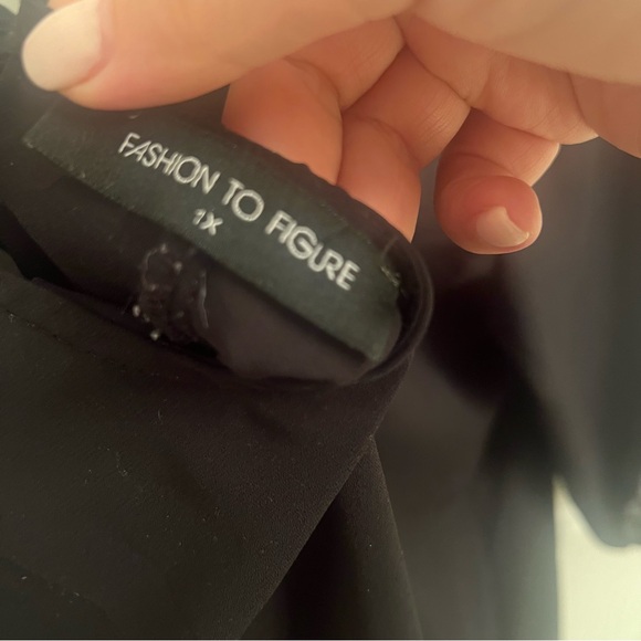 Bow Back Detail Top - Picture 3 of 5